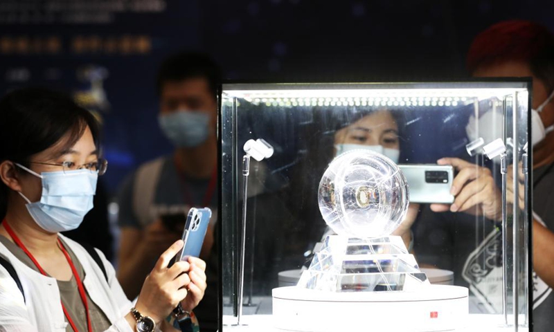 Visitors take photos of an exhibit at the Hong Kong Convention and Exhibition Center in south China's Hong Kong, June 25, 2021. Lunar soil brought back by China's moon mission was on display Saturday in Hong Kong.Photo:Xinhua