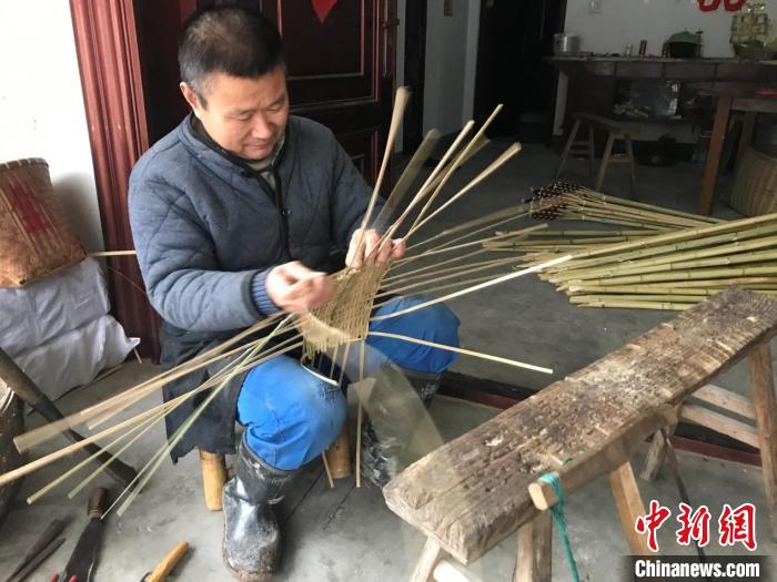 竹篾编出致富路：浙北山村就地取材搭上“共富班车”