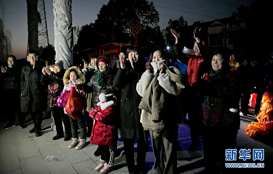 非遗“火老虎” 再现淮河畔 非遗“火老虎” 再现淮河畔