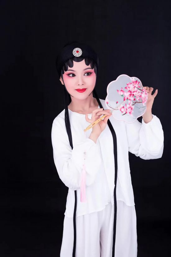黄晓佳向南都记者感慨"很多人看潮剧只是看热闹,有些戏迷想跟着台上